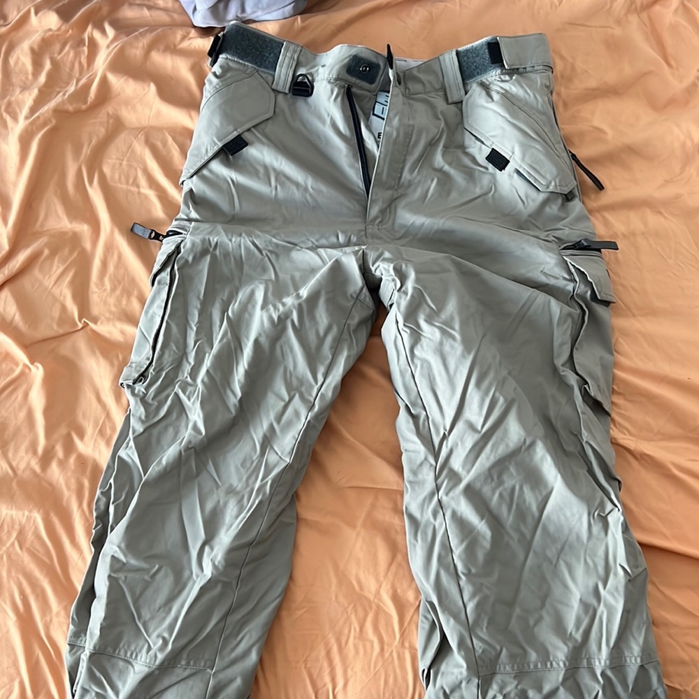E408 - Snowboard/Ski pants